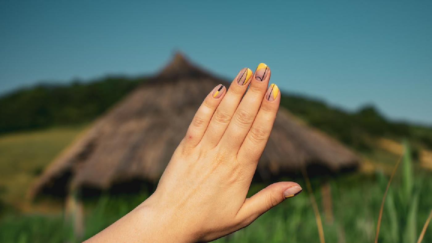 Come fare una pedicure e una manicure